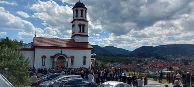 FOTO TUGA U KOTOR VAROŠU Pokopali Draganu (34) koja je poginula u buktinji kod Omiša