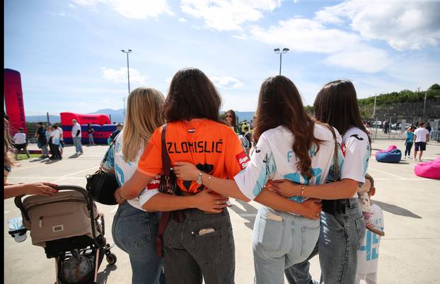 Rijeka: Navijači se okupljaju uoči utakmice Rijeka - Belupo