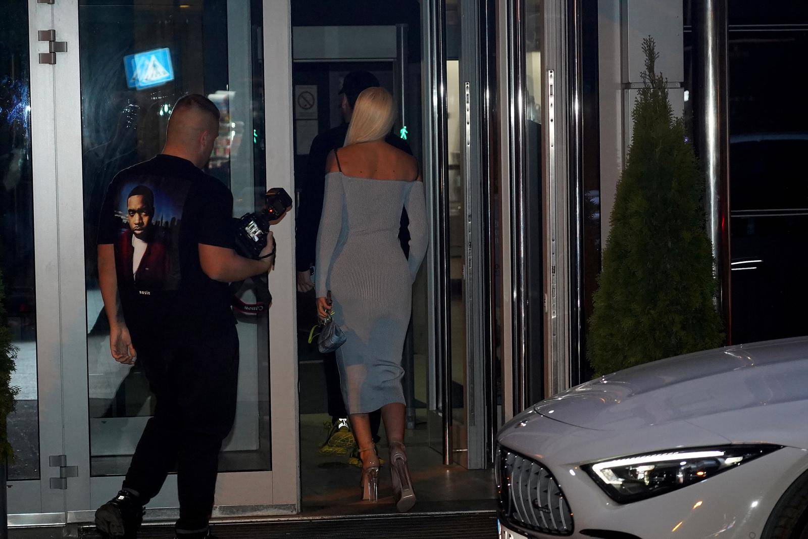 Beograd: Jelena Karleuša ispred zgrade Pink televizije na kojoj je bila zabranjena nekoliko godina