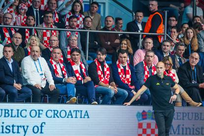 FOTO Sva lica 'vatrenih' asova: Pogledajte kako su finale pratili Dalić, Ćorluka, Mandžukić...