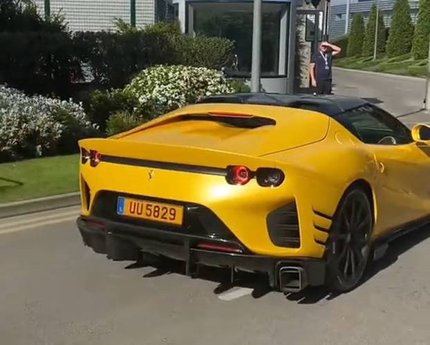 FOTO Mijenja ime na dresu, ali i aute, kao čarape! Pogledajte impresivnu Haalandovu garažu