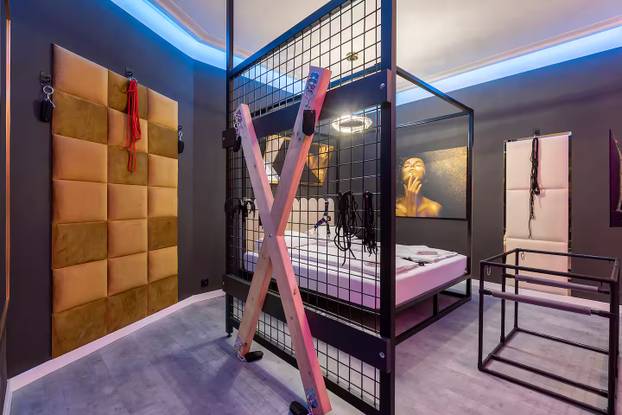 FOTO BDSM stan u Poljskoj je za ljubitelje grube akcije pravi raj!