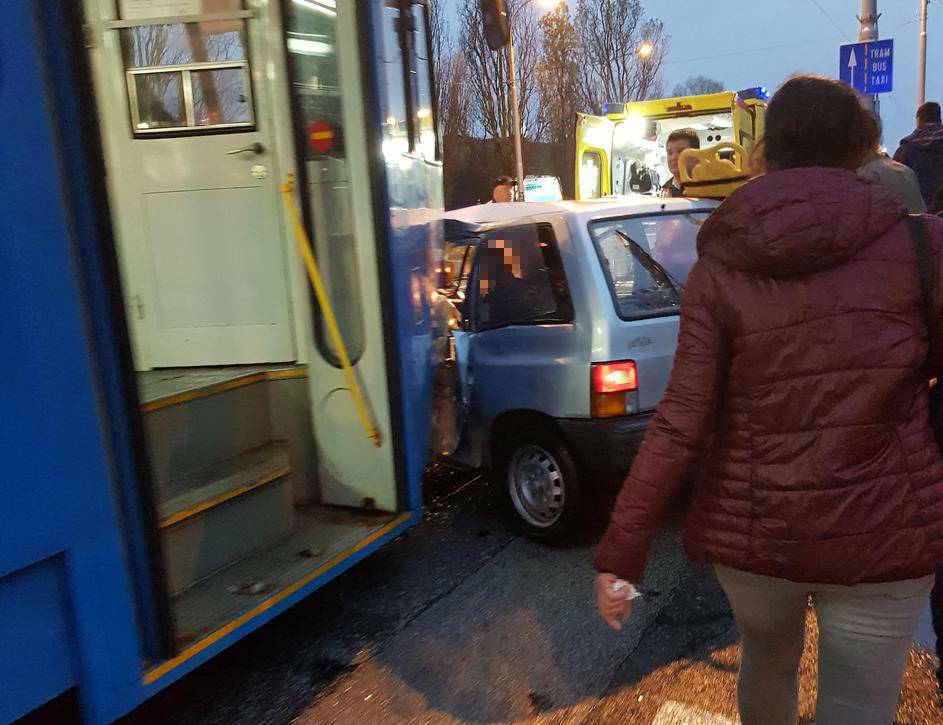 Vozač auta poginuo u sudaru s tramvajem u Maksimirskoj ulici