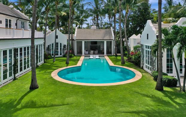 Hollywood hardman Sylvester Stallone has splashed out $35.375 million on a lakefront compound in Palm Beach, Florida.