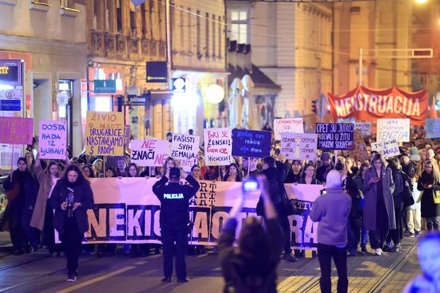 Zagreb: Održan jubilarni 10. Noćni marš za prava žena "Žene – kičma otpora"
