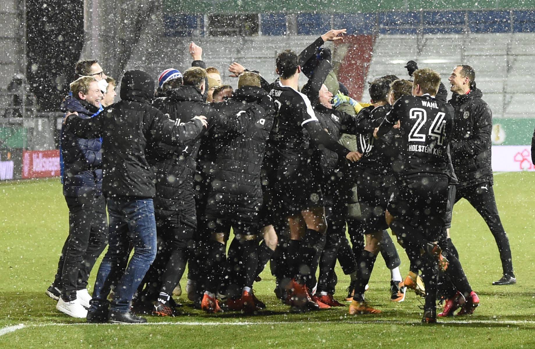 DFB Cup - Second Round - Holstein Kiel v Bayern Munich