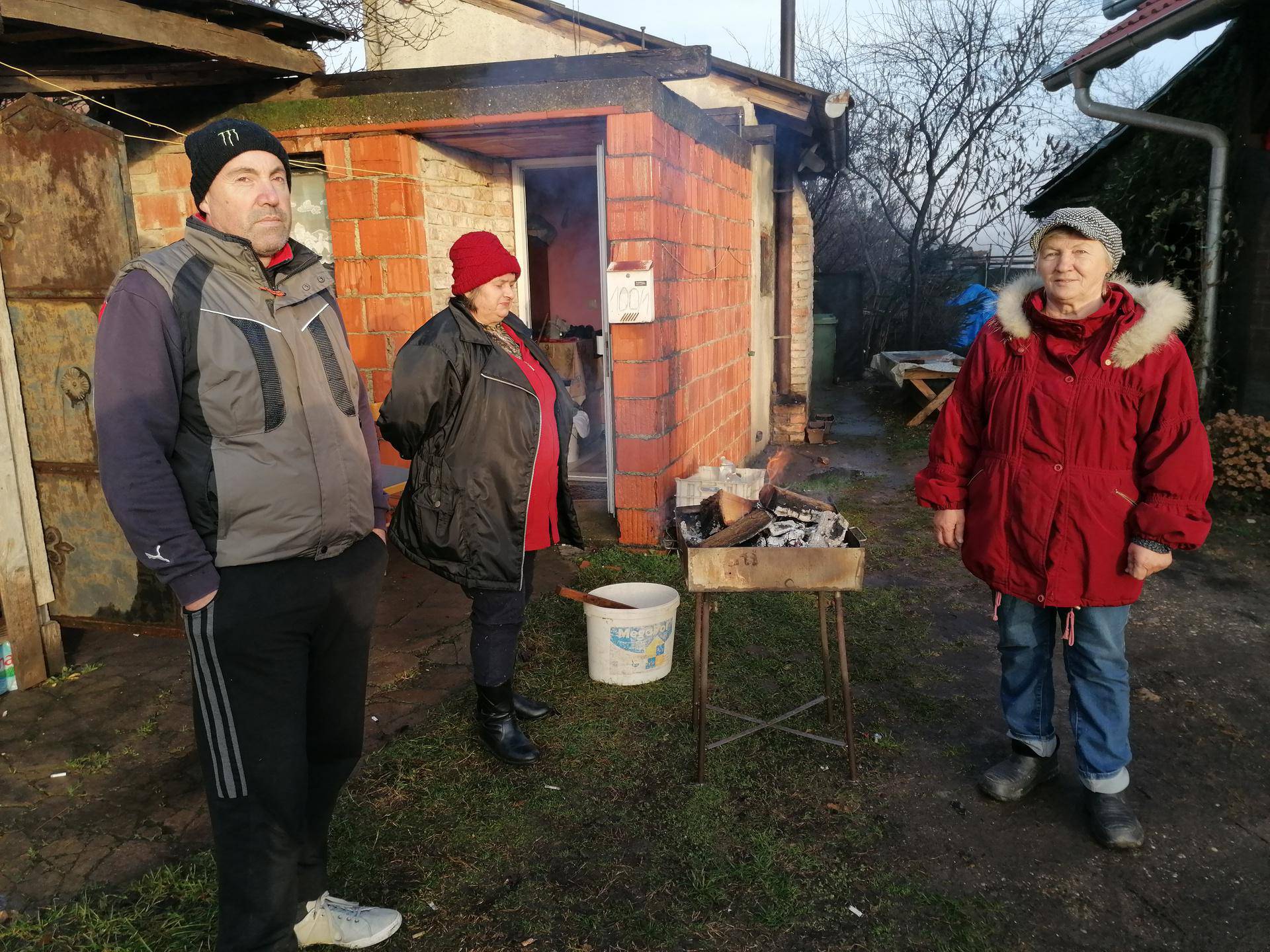 'Preživjeli smo rat, potres u Banjaluci, a sad i ovo. Ne želimo opet život pakirati u vrećice'