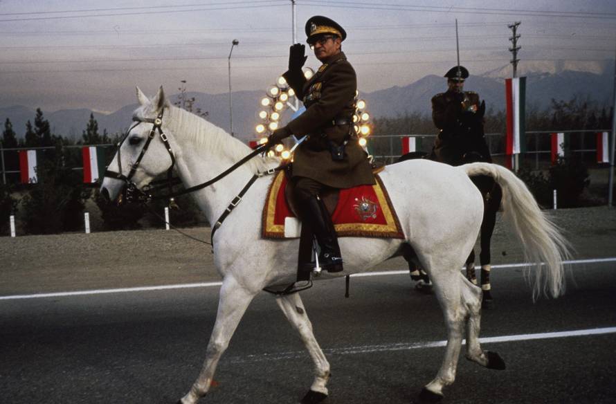 Shah Mohammad-Reza / Riding / Photo 1976