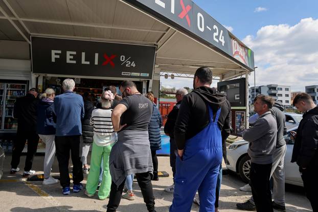 Zadar: Red za karte za koncert Thompsona na Hipodromu