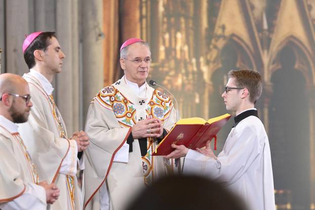 Zagreb: Uskrsna sveta misa u Katedrali