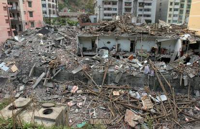 Kinu pogodio novi potres, broj mrtvih veći od 30.000 