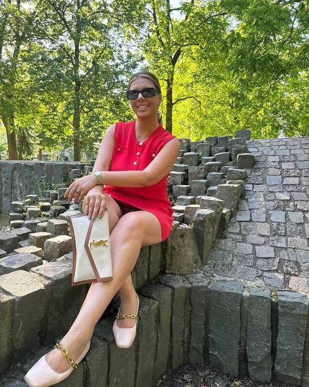 FOTO Fatalna Nandi borila se za 'Savršenog': Pokazala kako sad izgleda u badiću, uživa na moru