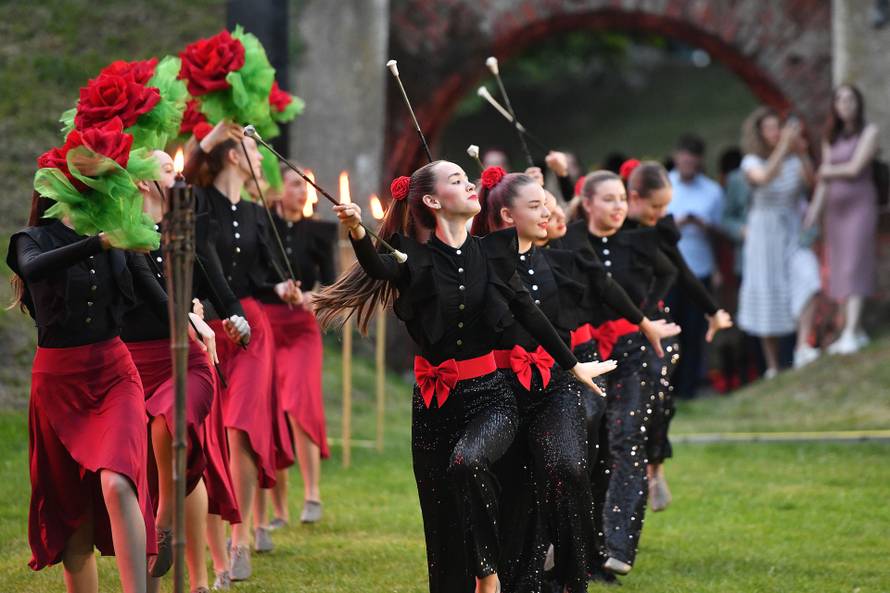 Čakovec: Plesna predstava "Na dlanu jezera"