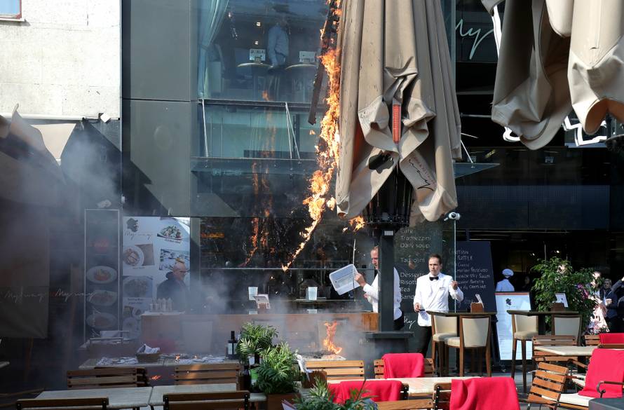 Zagreb: Vatreno na Cvjetnom trgu - zapalio se suncobran restorana, nasreÄu nema ozlijeÄenih