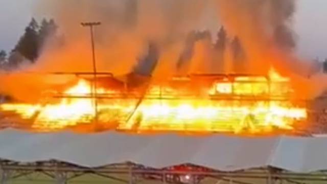 VIDEO Finskom klubu izgorjelo pola stadiona. Pogledajte kako požar guta sve pred sobom