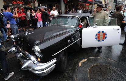 Policijski auti iz filmova paradirali Hollywoodom
