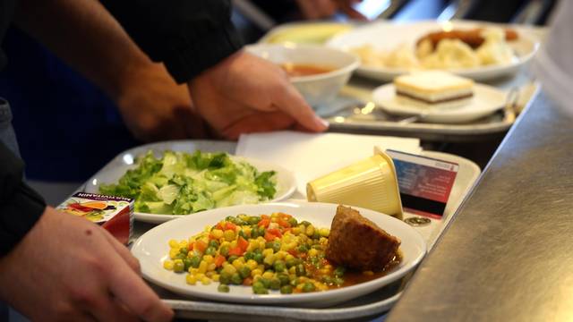 Studenti nisu vegetarijanci, radije jedu u studentskoj menzi i platit će više za zdraviji ručak