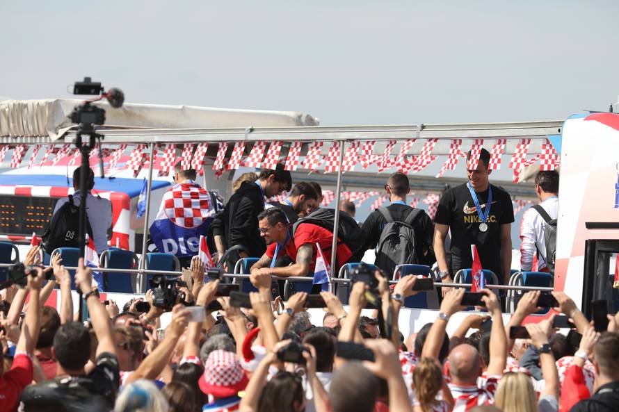 GraÄani Velike Gorice prvi pozdravili Vatrene nakon osvojenog svjetskog srebra