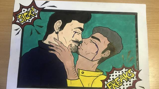 Gimnazija učeniku odbila sliku na kojoj se ljube dva muškarca