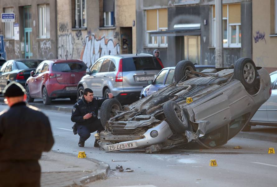Naletio je na ogradu, okretao se u zraku i završio na krovu