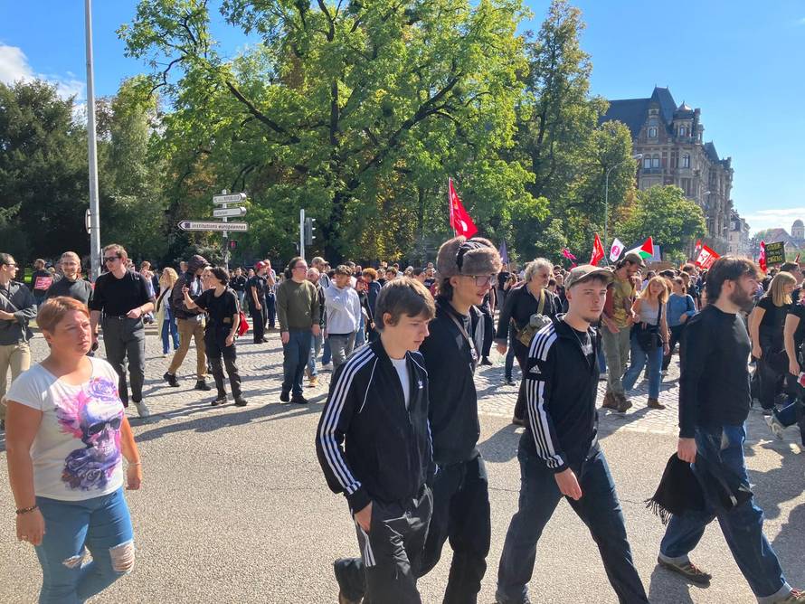 VIDEO Tako to rade Francuzi. Prijestolnica EU je u blokadi: 'Macron militarizira državu!'