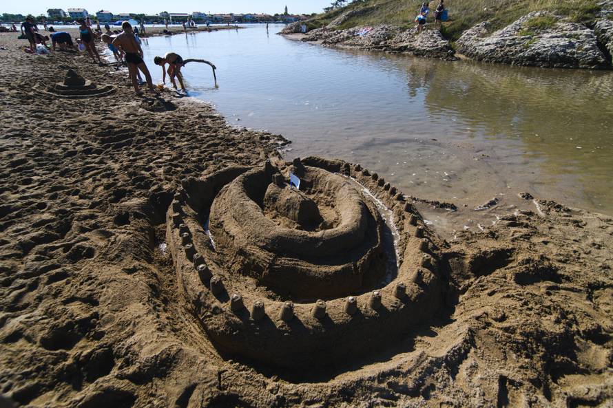 Prekrasne skulpture od pijeska uljepšale poznate plaže u Ninu