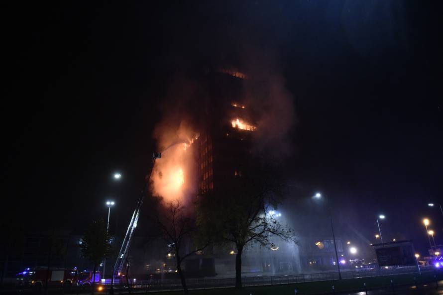 Zagreb: Pozar u Vjesnikovom neboderu