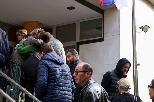 Beograd: Roditelji ubijene djece u suzama ispred suda uoči svjedočenja Koste K.