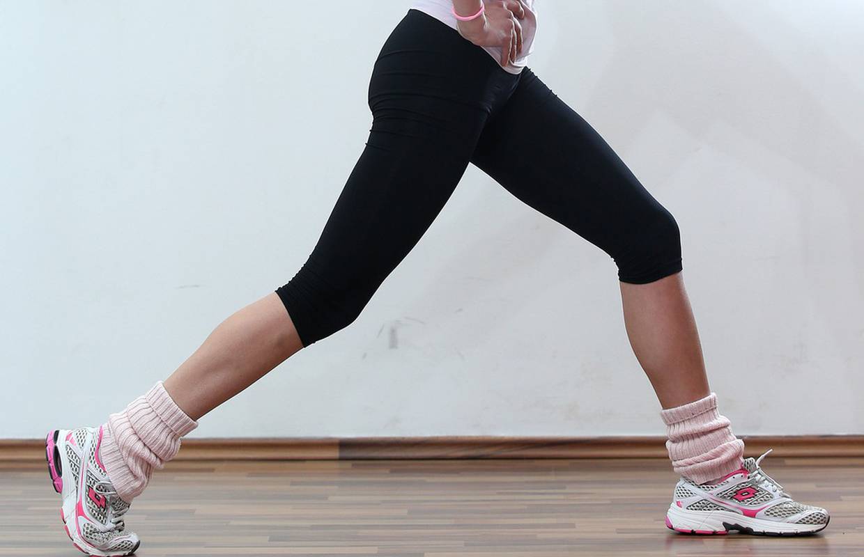 Kućni trening: Vježbe za lijepe noge i čvrstu guzu do ljeta
