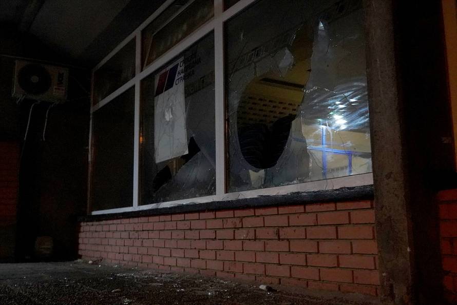 Beograd: Uništen prostor mjesnog odbora Donji grad Zemun Srpske napredne stranke