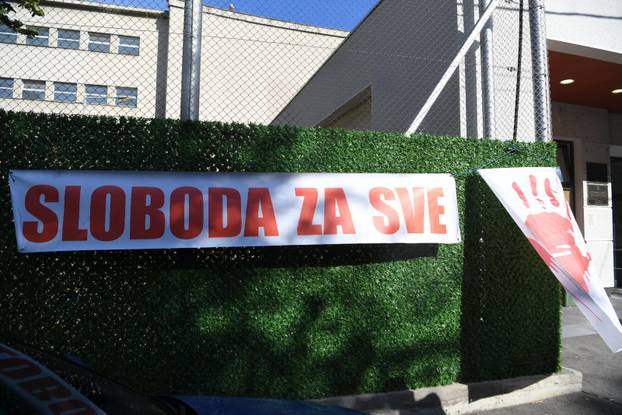 Student štrajka glađu već sedmi dan u pritvoru, građani se okupili ispred Centralnog zatvora u Beogradu gdje je priveden