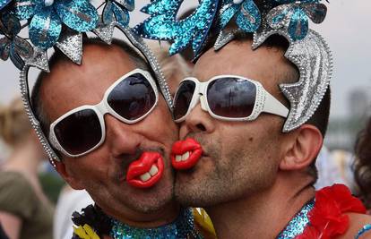 Argentinski gayevi mogu sklapati brak i posvajati