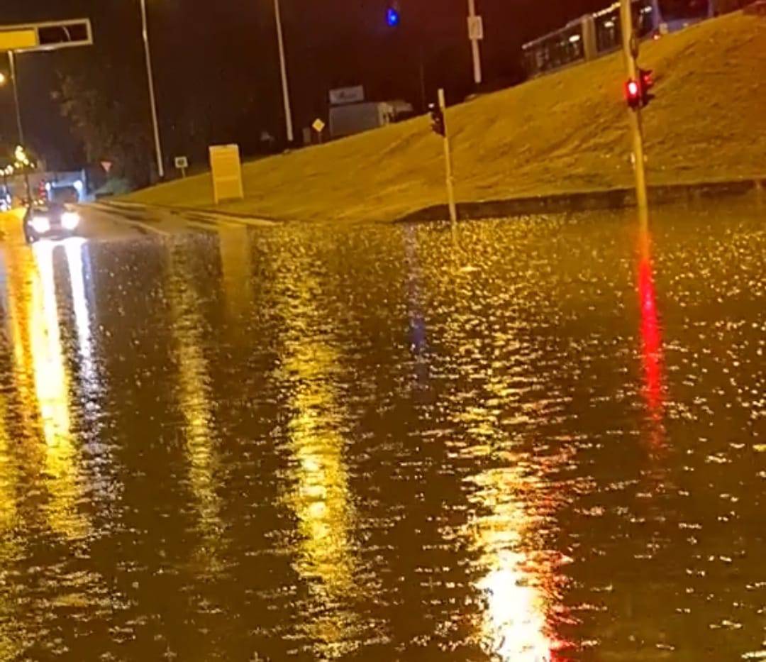 Škorpikova poplavila, dio grada bez struje, vatrogasci izašli na 10-ak intervencija zbog oluje...