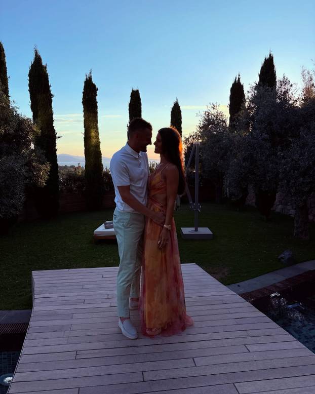 FOTO 'Kraljica sponzoruša' fotkala se potpuno gola: 'Ti si majka, razmisli o svojoj obitelji'