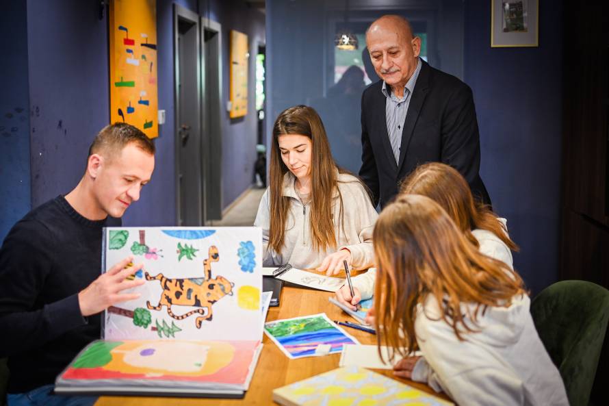 Franka (9) i Nika (11) redovito šalju svoje crteže u redakciju 24sata: Crtaju bolje od profića!