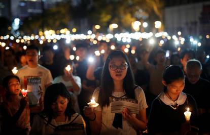Deseci tisuća ljudi odali su počast žrtvama s Tiananmena