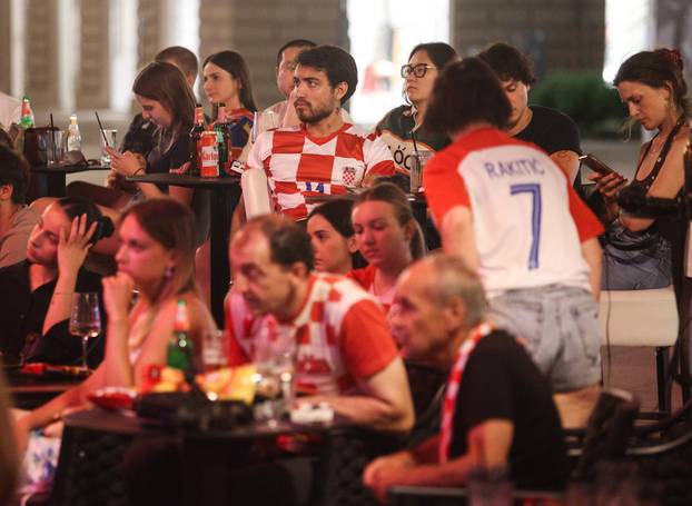 Rijeka : Gledanje utakmice Paname i Hrvatske u kafićima