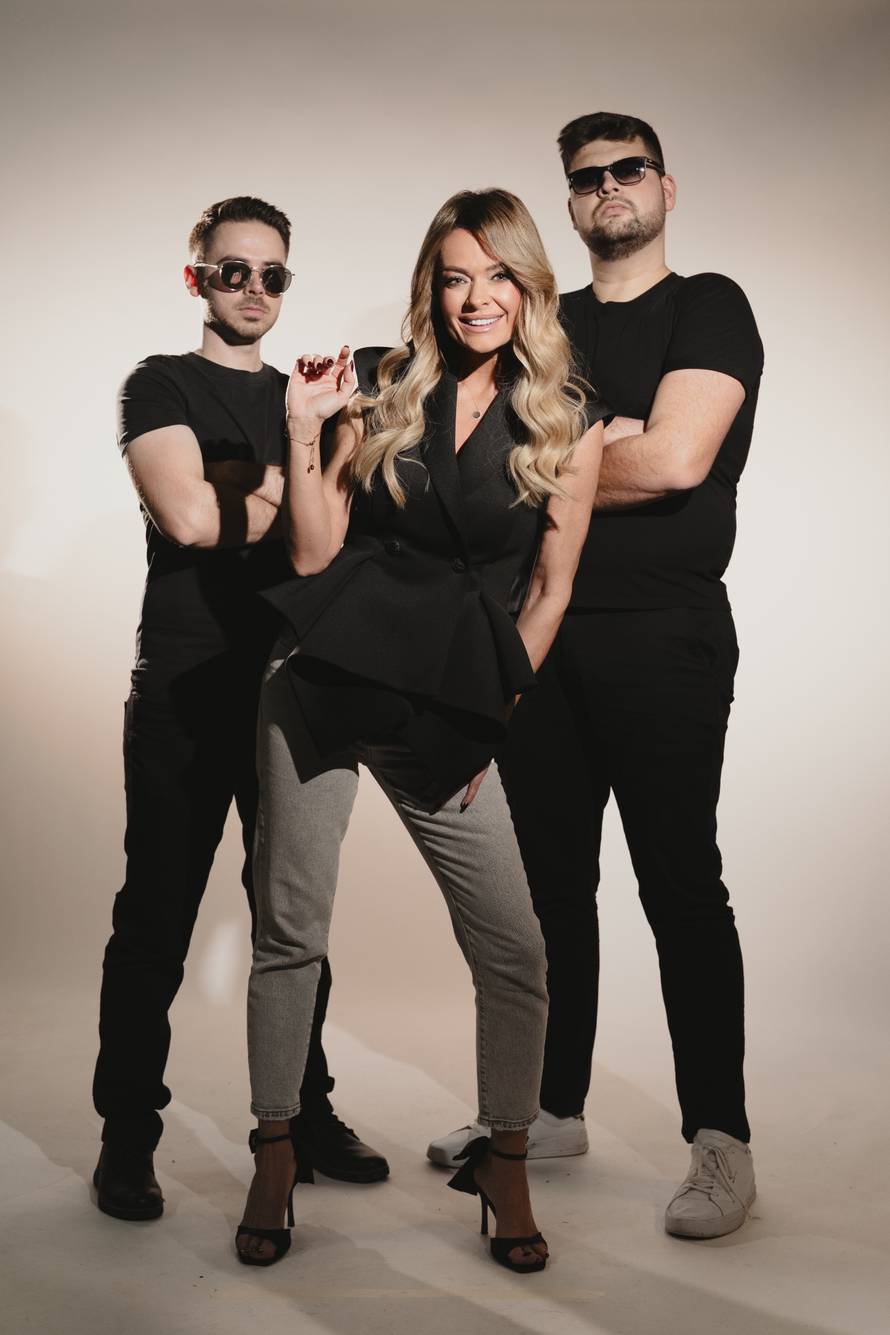 VIDEO Mineino prvo jutro na radiju je prošlo u suzama