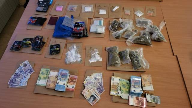 Na Zrću i Katarelcu hrpa droge: Bilo 7000 ljudi, oduzeto 52.000 €, a naplaćeno 23.000 € kazni