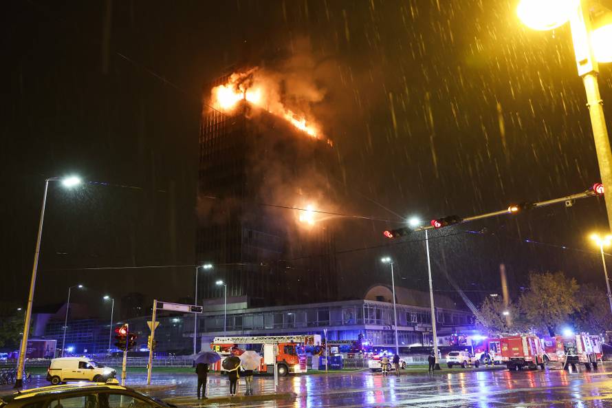 Zagreb: Pozar u Vjesnikovom neboderu
