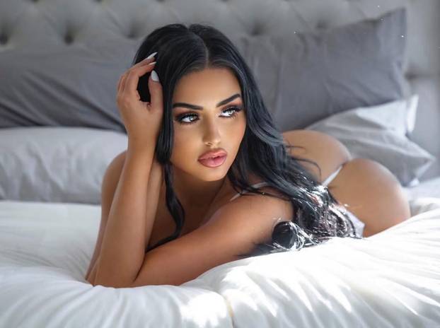 Ona je kraljica oblina! Nekad je trčala za loptom, a danas za njom trče milijuni fanova...