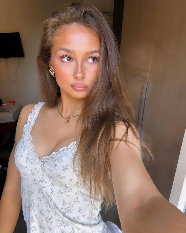 FOTO Šveđanka napravila vrući ljetni transfer. Alice spremna za avanturu na obali Mediterana