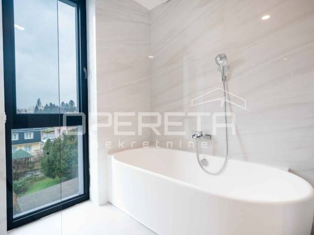 FOTO Stan u srcu Varaždina ima bazen, jacuzzi i saunu! Cijena će mnoge iznenaditi...