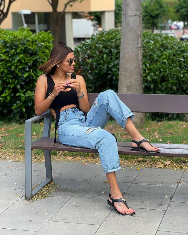 FOTO Zaljubljena je u sebe: 'Dečko mi ne treba, dovoljno mi je pogledati se u ogledalo'