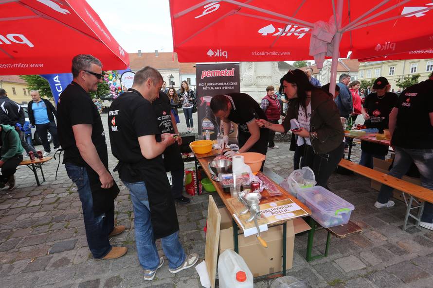 Bilo je gusto: Valpovački kotlić opet je napravio savršen roštilj