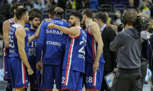 Simonov Efes u drami svladao Maccabi naših Bendera i Žižića