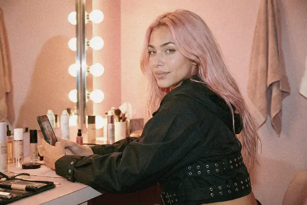 FOTO Fitness influencerica ružičaste kose živi savršen život - ali ona nije ono što mislite...