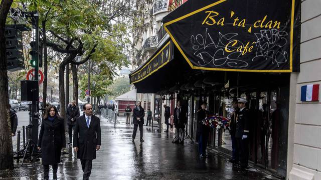 French President Francois Hollande and Paris Mayor Anne Hidalgo unveil a commemorative plaque in front of the Bataclan concert hall