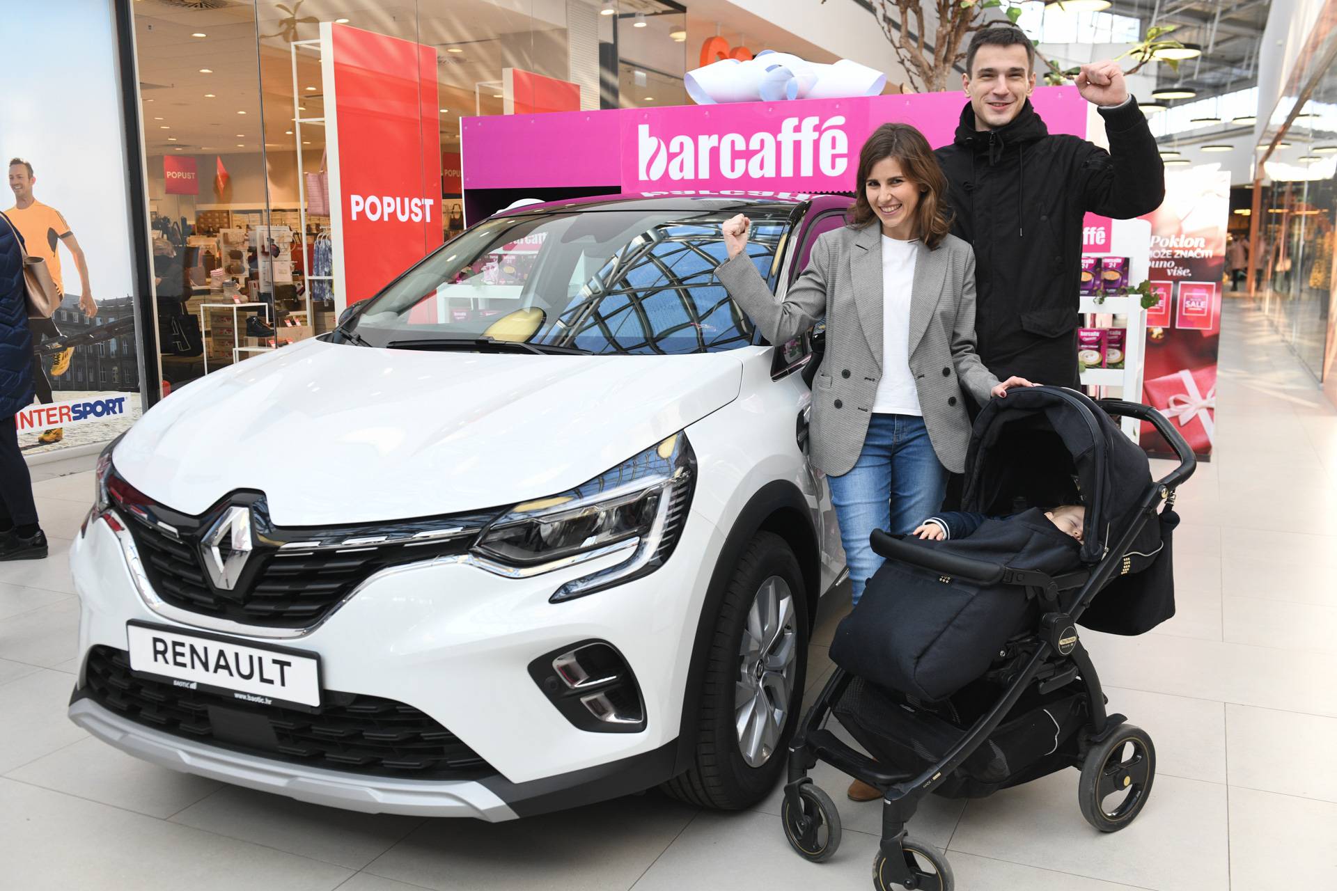 Barcaffe donosi sreću: Ivani Marušić iz Zagreba uručeni ključevi novog Renault Captura