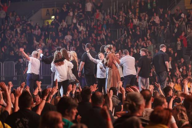 Zagreb: U Areni Zagreb održan koncert "Progledaj srcem"